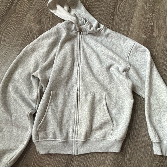 SKIMS Other - SKIMS Gray Zip Up Sweater